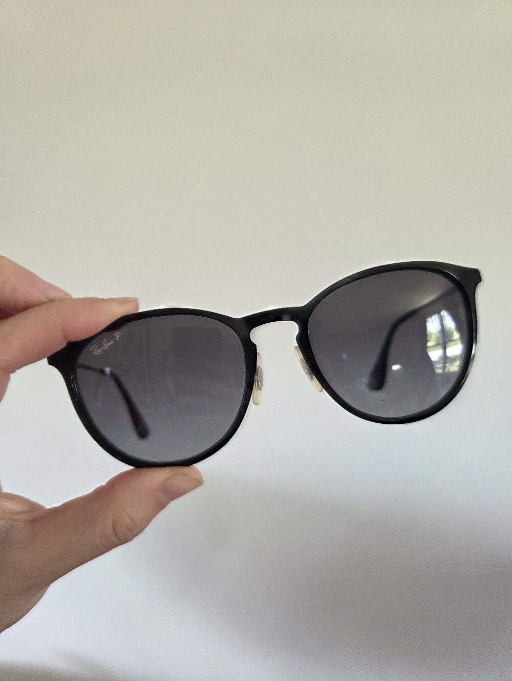 Ray-Ban Erika Metal Polarized sunglasses with black frames
